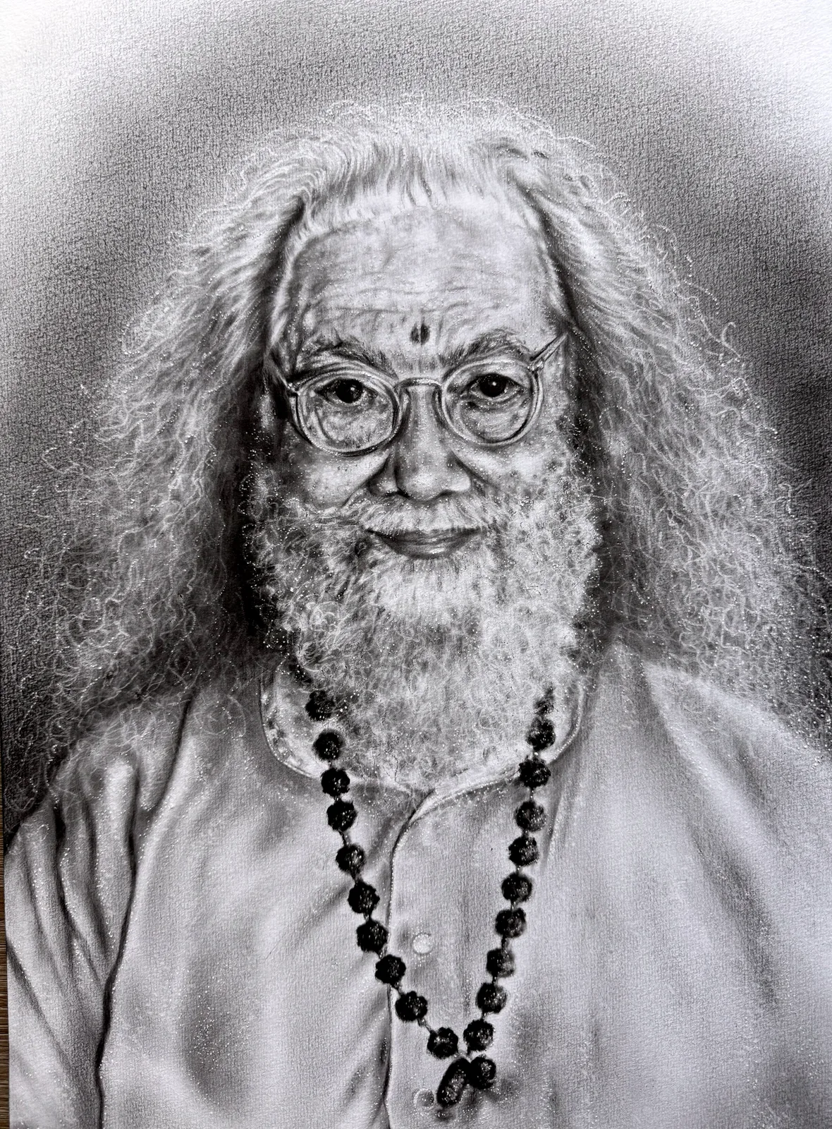Monochrome oil painting of Paramahamsa Hariharananda, an elderly bearded master in round glasses with prayer beads, smiling gently.